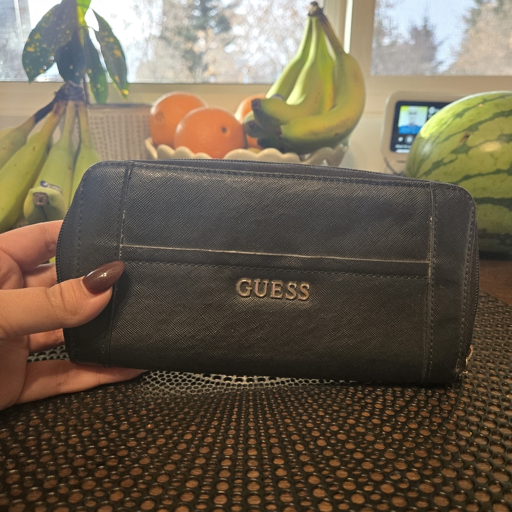 GUESS Y2K Womens Zip Up Wallet Clutch Black